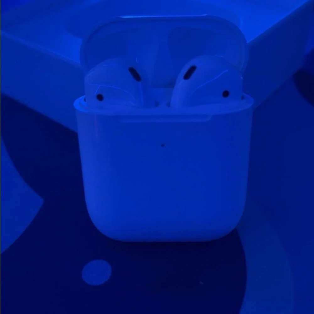Apple Wireless Earbuds - White